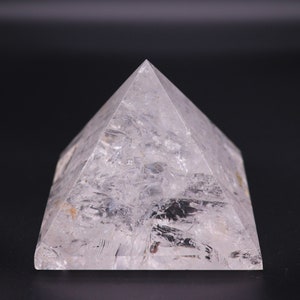 Piramide intagliata a mano, decorazione in cristallo curativo