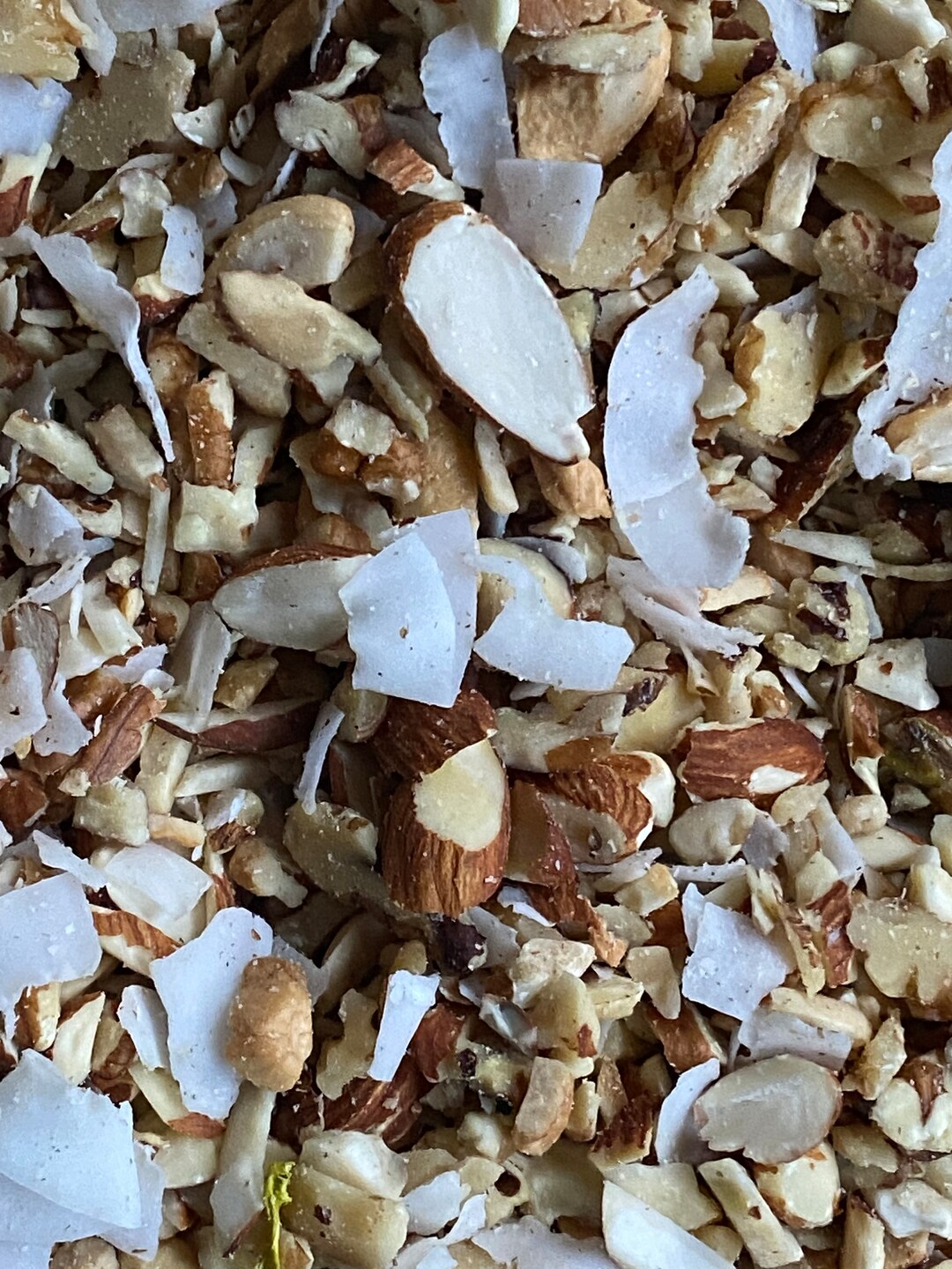 Chopped Nut Blend W/ Coconut Flakes for Birds and Small Animals 1/2 Lb