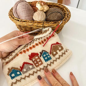 Fair Isle gestrickte Häuser auf Tasche, digitales Muster mit Video-Anleitung- Fair Isle Häuser, Hand gestrickte Tasche, Kosmetiktasche