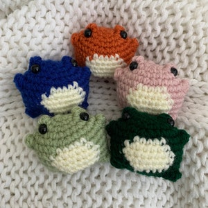 Frog stress ball, crochet frog plush, mini frog, frog friend, desk toy, handmade perfect for gift, frog toy