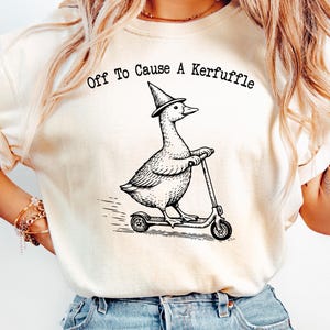 Aus, um einen Kerfuffle Png zu verursachen, lustiger Gänse-Roller, psychische Gesundheit T-Shirt svg, sarkastischer Humor Png, Tierliebhaber svg, digitaler Download