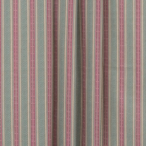 以下が含まれることがあります： ピンク、グリーン、ベージュのストライプ柄の生地。ストライプは細く、さりげないヘリンボーン柄になっています。