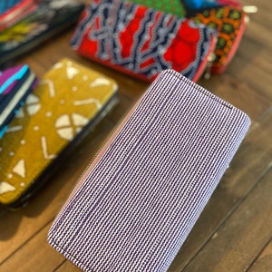 Portafoglio in tessuto Bogolan autentico, assemblato a mano in Senegal