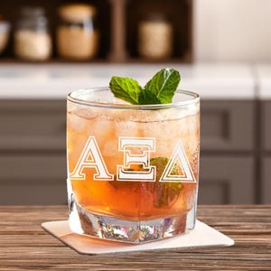 Vaso de whisky con letras griegas - Vaso de whisky grabado de 10 oz para regalos de hermandades y fraternidades, artículos de bar personalizados