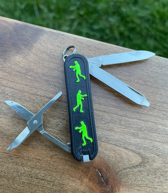 Victorinox classic sd scales hotsell