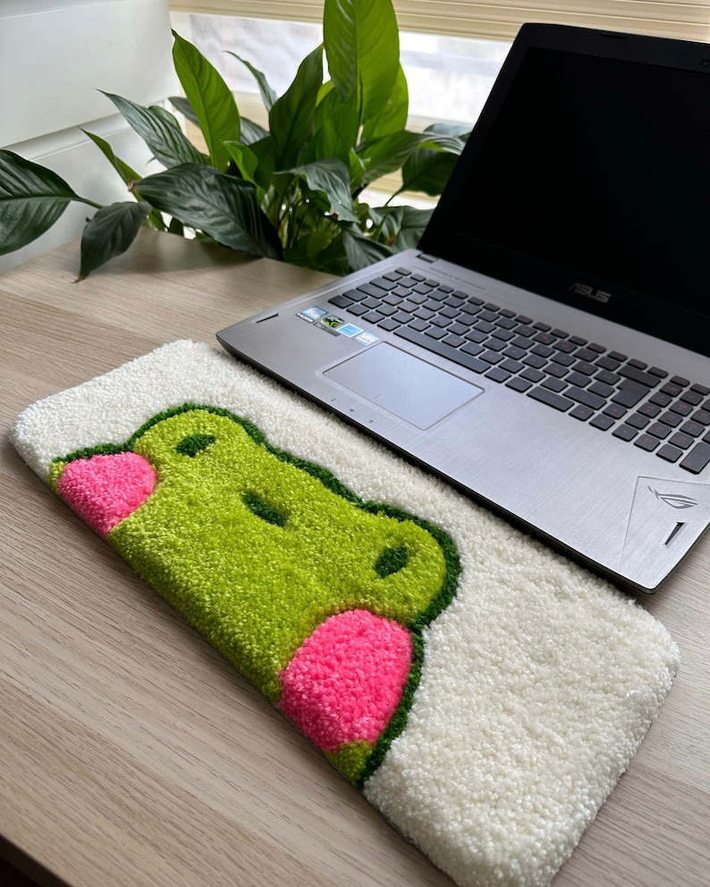 Handmade Fluffy Frog Keyboard Rug: Cute Acrylic Desk Decor - Etsy