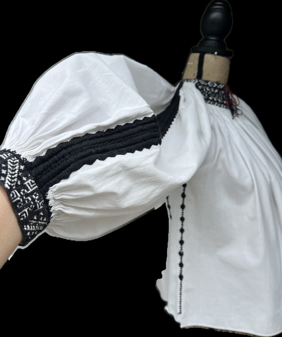 Vintage Romanian Hungarian Folk Blouse from Trans… - image 7