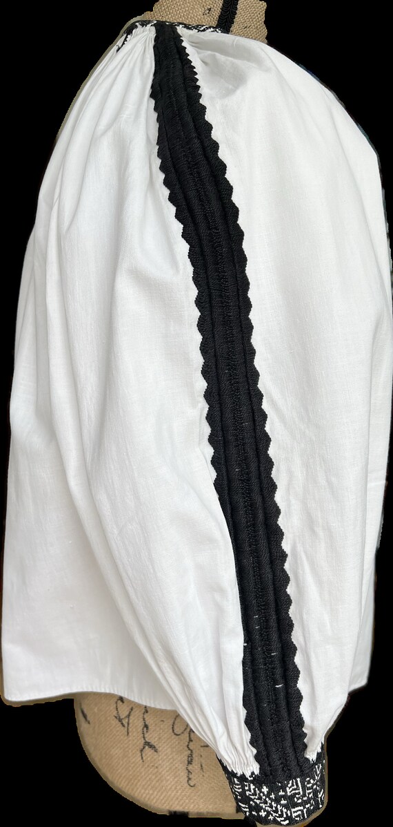 Vintage Romanian Hungarian Folk Blouse from Trans… - image 3