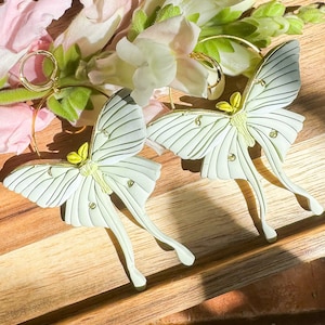 Luna Moth Oorbellen, Hypoallergene haken, handgemaakte polymeerklei, mottenliefhebber cadeau, festivalaccessoires, groene vlinder, insectensieraden