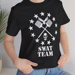 SWAT Team Lustige Fliegenklatsche Haus Fly Bug Buster Exterminator Pest Control Unisex Jersey Kurzarm Shirt