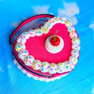 The Sweetheart Cake Bag