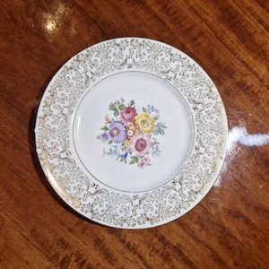 HUTSCHENREUTHER Vintage Teller Platte Olivia Wildblumen Goldornament Hohenberg.  Decorative Vintage dinner plate / Platte Olivia von C.M.