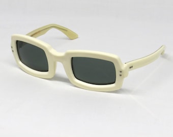 Vintage 90s White and Gold Wire Rim Rectangular Metal Frame Sunglasses Reclaimed Vintage 90s wire frame sunglasses in gold | ASOS main image 3