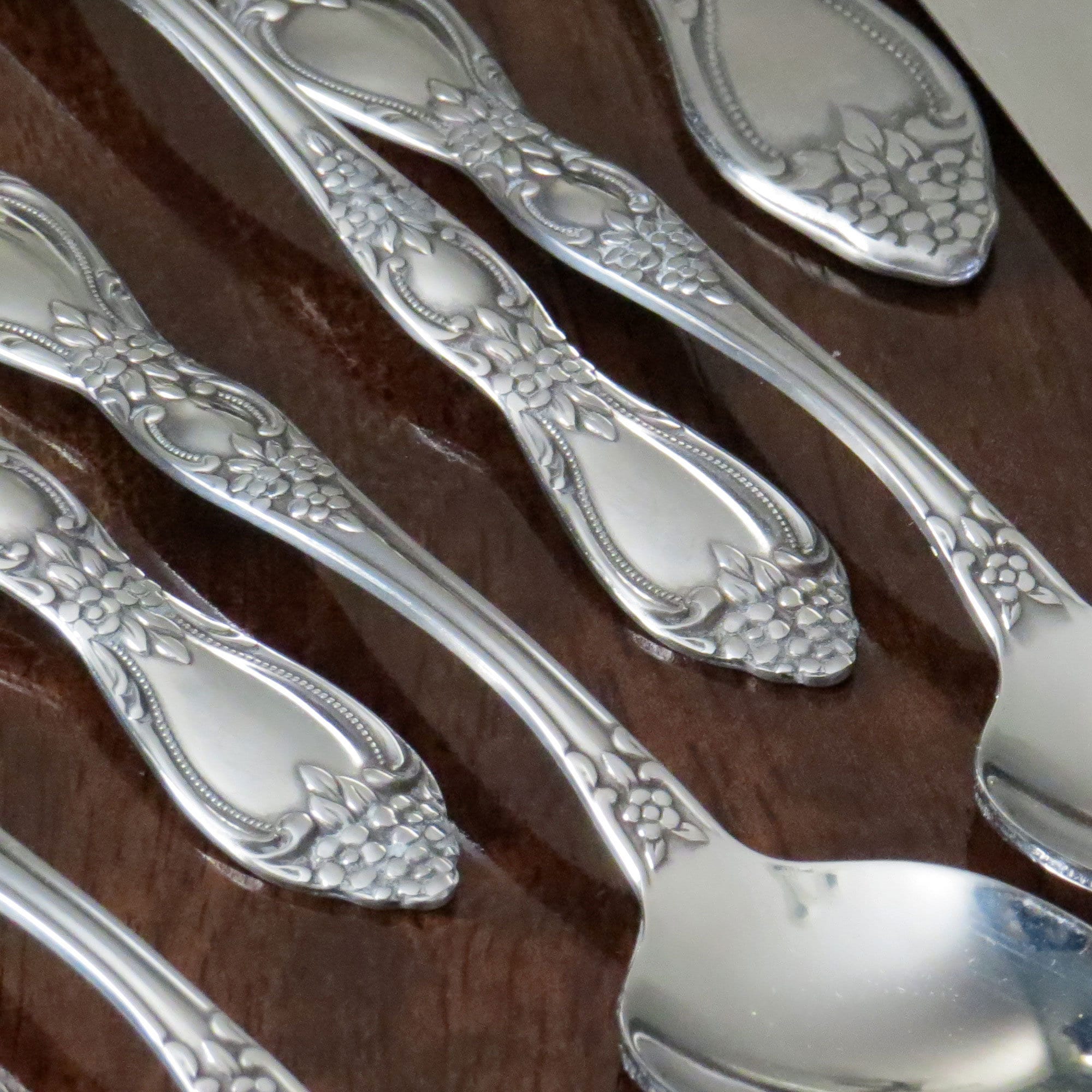 65 Piece Oneida Huntington WM A. Rogers Deluxe Stainless Vintage 1970s