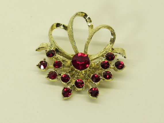Vintage Ribbon Textured Gold-tone with Ruby-Red R… - image 1