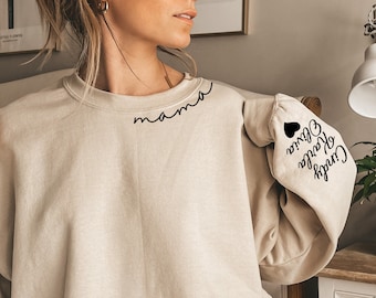Custom Mama Sweatshirt with Kid Name on Sleeve, Personalized Mom Sweatshirt, Minimalist Momma Sweater, Christmas Gift for Mom, Gift for Her