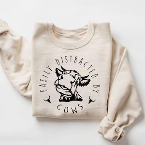 Easily Distracted By Cows Sweatshirt, Cow Hoodie, Aesthetic Sweater, Funny Cow, Farm Love Sweatshirts, Farm Animal, Humorous Saying