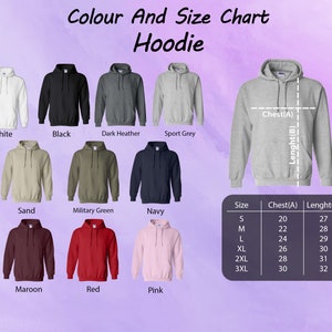 Puede incluir: Tabla de colores y tallas para sudaderas con capucha en varios colores, incluyendo blanco, negro, gris oscuro jaspeado, gris deportivo, arena, verde militar, azul marino, granate, rojo y rosa. La tabla muestra las medidas de pecho y longitud en pulgadas para las tallas S, M, L, XL, 2XL y 3XL.