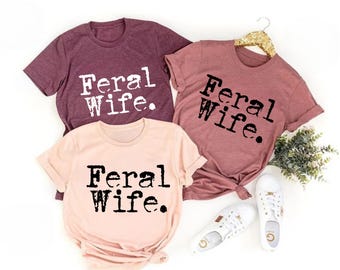 Camiseta de Esposa Salvaje, Regalo Divertido para Esposa, Camiseta de Esposa Salvaje, Camiseta de Esposa Sarcástica, Regalo para Recién Casados, Camiseta de Esposa Loca, Camiseta de Despedida de Soltera