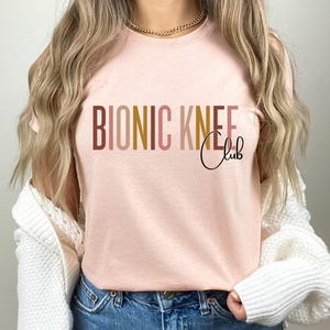 Camiseta del Club de Rodilla Biónica para regalo de reemplazo de rodilla, sudadera de cirugía de rodilla, camiseta postoperatoria de rodilla nueva, camiseta de reemplazo de rodilla para el día de la cirugía imagen 5