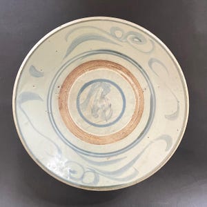 Antique Ming Dynasty Zhangzhou 17 to 18th Century Swatow Pottery Export Ware Bowl China