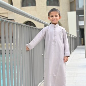 Light Grey Bahraini Boys Jubba Thobes Jubbah Jubba Thawb Kandora Dishdasha Jalabiya Kaftan Qamis Mens Islamic Clothing