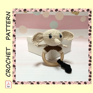 Dobby gehaakte rammelaar patroon amigurumi babyshower tutorial pdf downloaden cadeau pop handgemaakte huiself dobby is een gratis elf digitale download