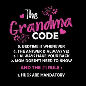 Könnte beinhalten: Ein schwarzes Grafikdesign mit dem rosa und weißen Text The Grandma Code. Unter dem Titel steht eine nummerierte Liste in weißem Text: 5. Bedtime is whenever, 4. The answer is always yes, 3. I always have your back, 2. Mom doesn't need to know, und die Regel Nr. 1: 1. Hugs are mandatory.