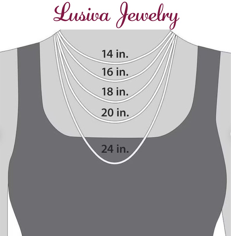 Pu&ograve; includere: Diagramma che mostra le lunghezze delle collane: 35,5 cm, 40,6 cm, 45,7 cm, 50,8 cm e 61 cm. L'immagine include il testo "Lusiva Jewelry" in corsivo. Le collane sono visualizzate su uno sfondo grigio.