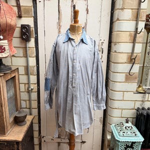 Camisa de dormir antigua de algodón cálido a cuadros azules franceses vintage con parches talla M