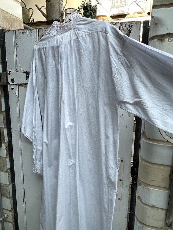 Antique long white cotton dress nightdress with c… - image 8