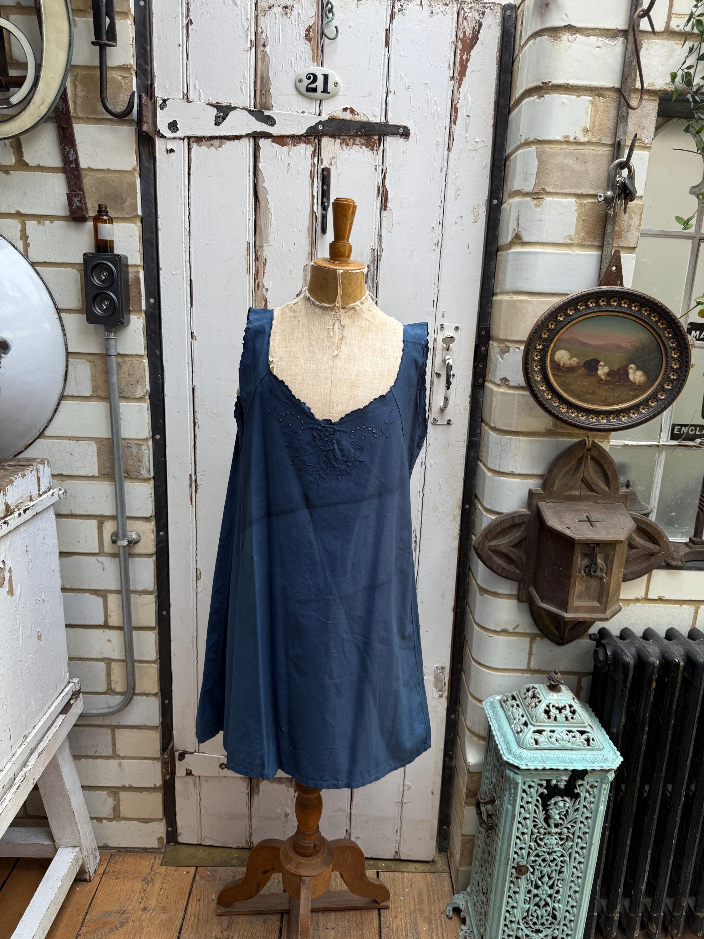 アンティークフレンチブルーコットンシフトドレス、刺繍ディテール付き