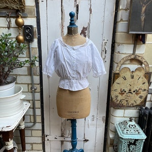 Antique white cotton fitted short sleeved blouse with lace trim size S UK 10