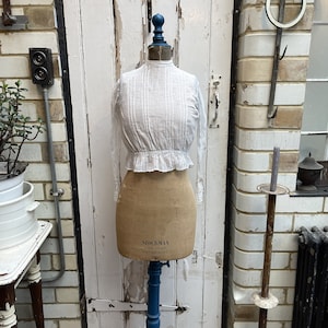 Antieke Franse blouse van katoenvoile: handgemaakte biezen top (XXS UK 4/6)