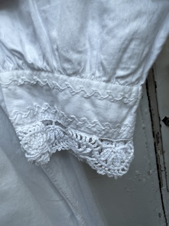 Antique long white cotton dress nightdress with c… - image 5