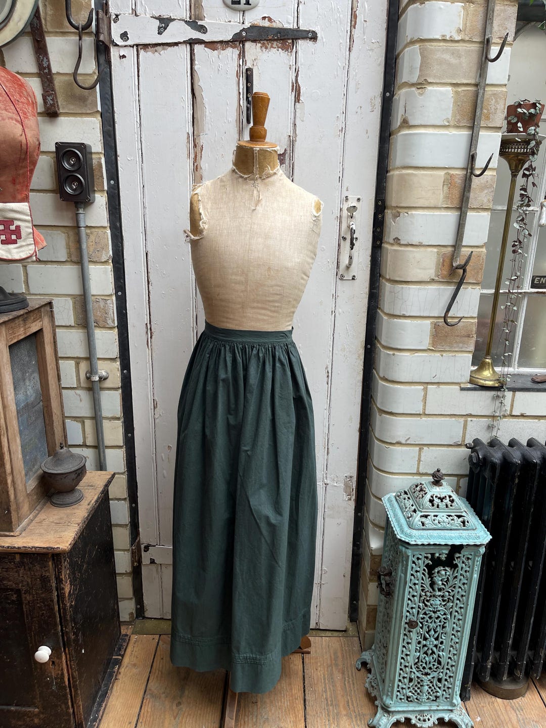 アンティークのフランス製ハンドメイドグリーンコットンエプロン