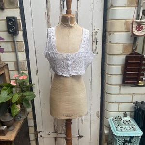 Antique white cotton cropped lace camisole top size M
