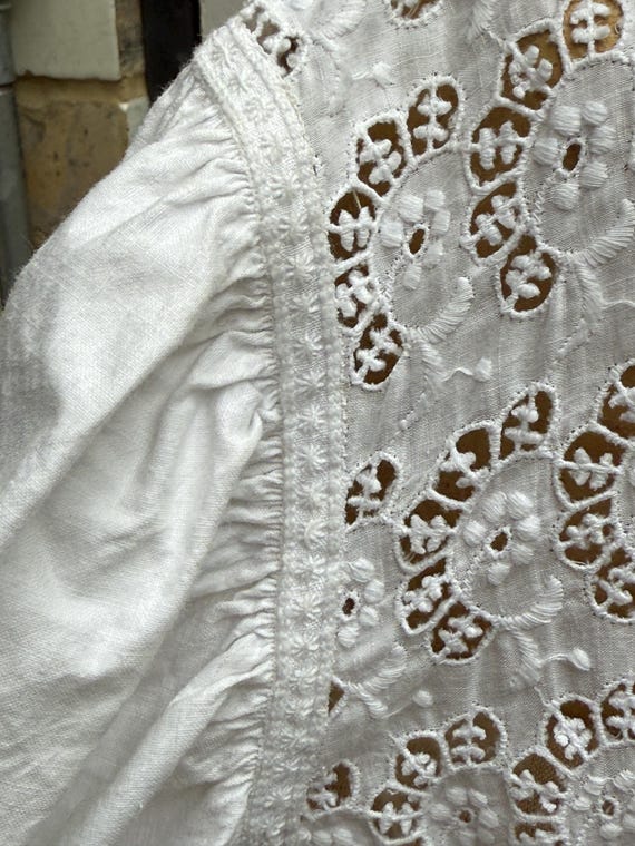 アンティークフランス製ロングホワイトコットンドレス、レーストップ