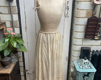 Antique Edwardian handmade cream silk underskirt petticoat with lace and pintuck hem size M