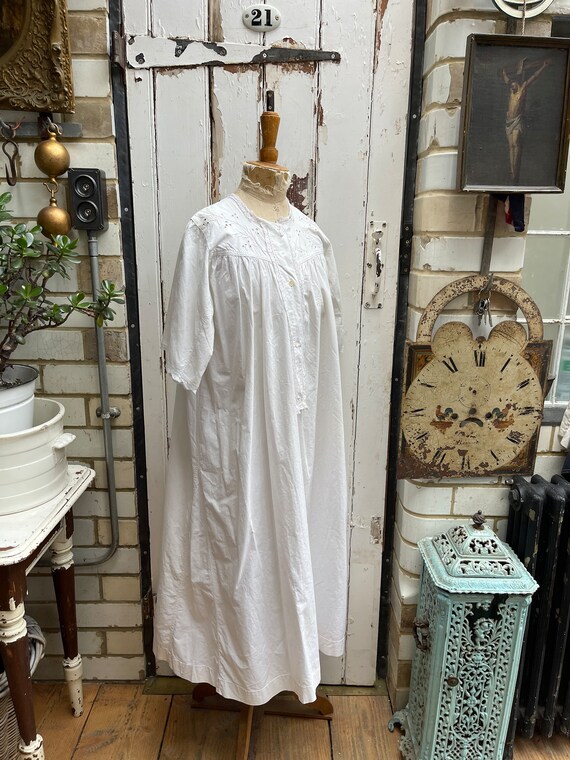 ♡限定特別価格♡フランスアンティーク　イニシャル手刺繍　ホワイトクッション fit=scale-down,w=1200