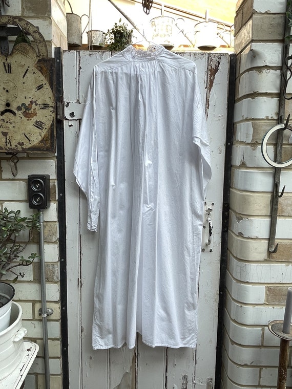 Antique long white cotton dress nightdress with c… - image 6