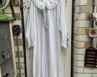 Antique long white cotton dress nightdress with largecollar with lace trim size M