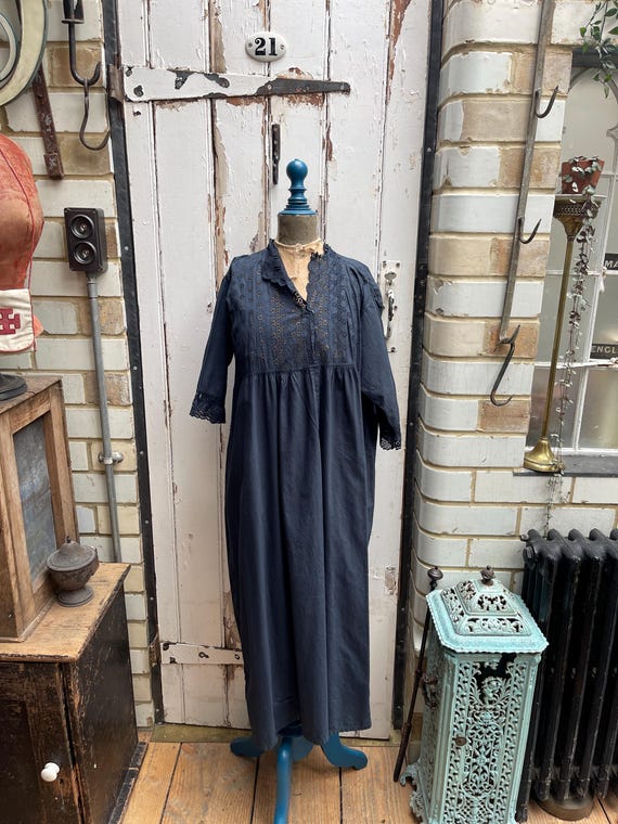 アンティークフランス製ダークブルーコットンドレス、レース