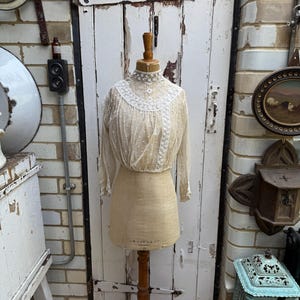 Antique English Edwardian handmade cream net and lace blouse size XS