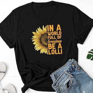 In A World Full Of Grandmas Be A Lolli Shirt With Sunflower T-Shirt In A World Full Of Grandmas Be A Lolli Shirt With Sunflower T-Shirt