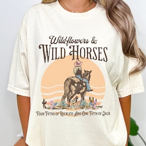 Camisa de Nashville / Top de concierto country para fan de Lainey Wilson / Camisa vaquera con flores y caballos salvajes para ella / Camiseta de rodeo extragrande