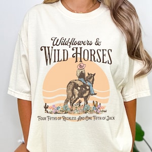 Nashville Shirt | Country Concert Top for Lainey Wilson Fan | Wildflowers & Wild Horses Western Shirt for Her | Oversized Rodeo T-Shirt