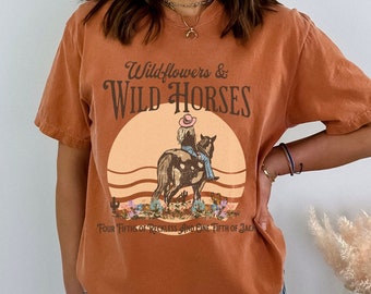 Country Concert Top for Lainey Wilson Fan | Nashville Shirt | Wildflowers & Wild Horses Western Shirt for Her | Oversized On-Trend Boyfriend