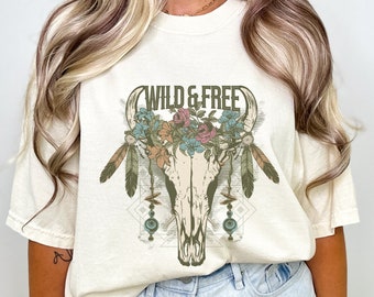 Camicia Western da donna Wild & Free / T-shirt con teschio Rodeo / Abiti western / Camicia da concerto country / Maglietta Nashville Regalo per Lei / Fiori di campo
