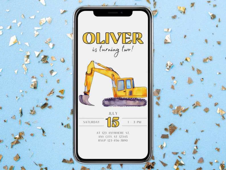 K&ouml;nnte beinhalten: Eine digitale Einladung zu einer Geburtstagsfeier. Die Einladung zeigt einen gelben Bagger auf wei&szlig;em Hintergrund. Der Text auf der Einladung lautet "Oliver wird zwei!" und enth&auml;lt Datum, Uhrzeit und Ort der Feier.